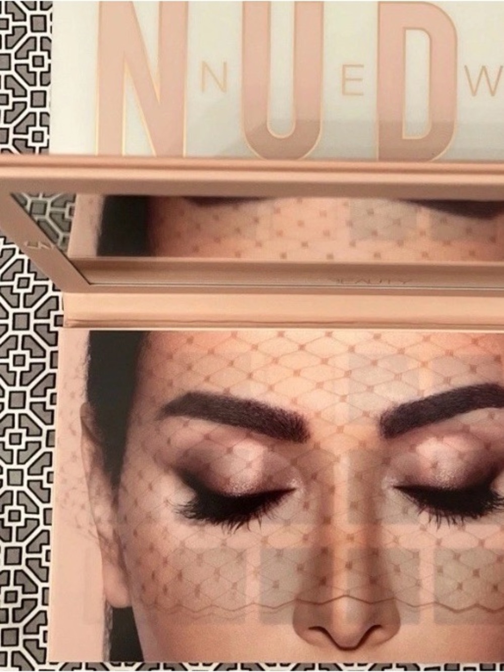 Huda Beauty New Nude Eyeshadow Palette - - Picture 9 of 10